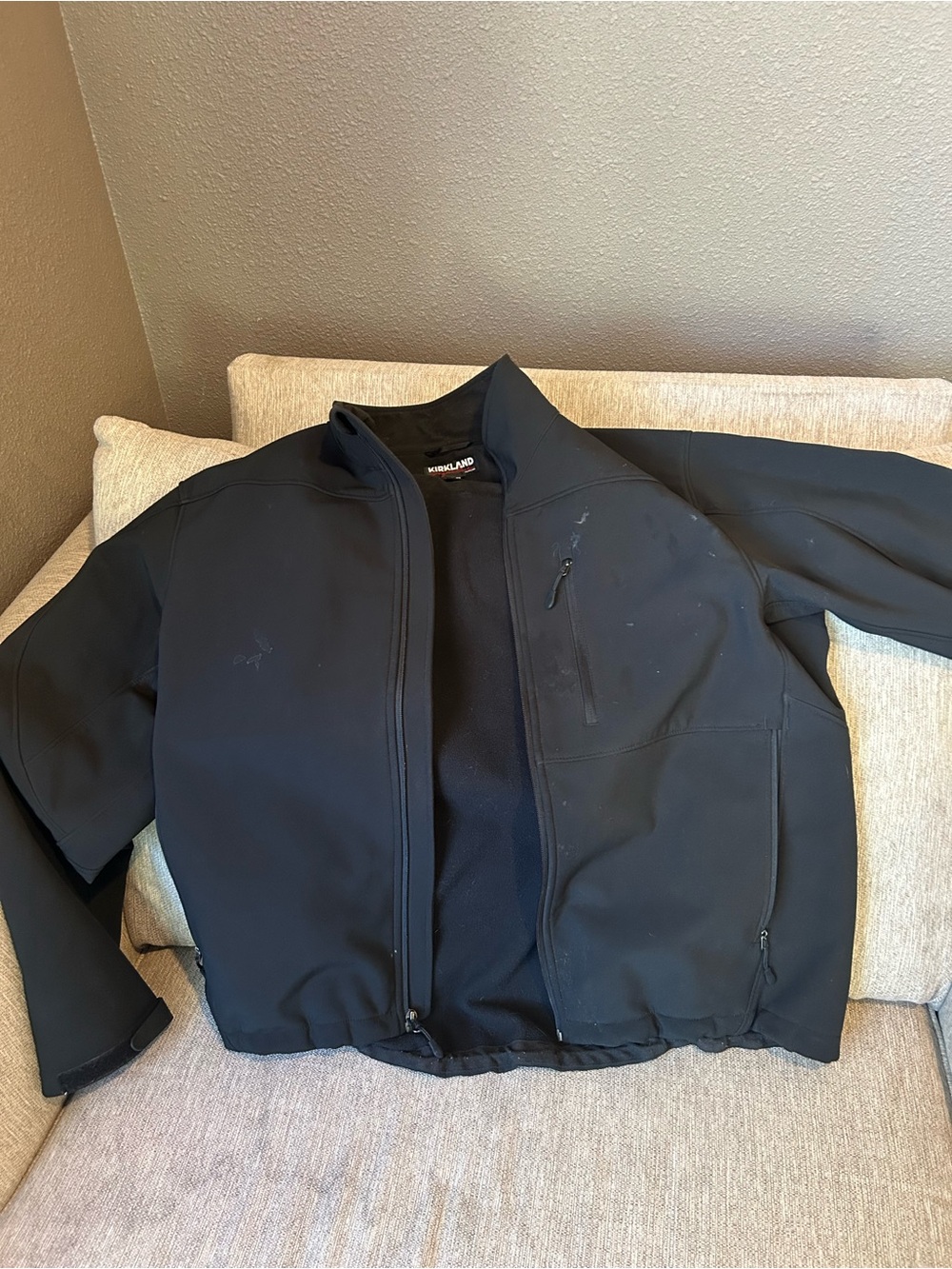 Kirkland Signature Men’s Black Performance Softshell Jacket